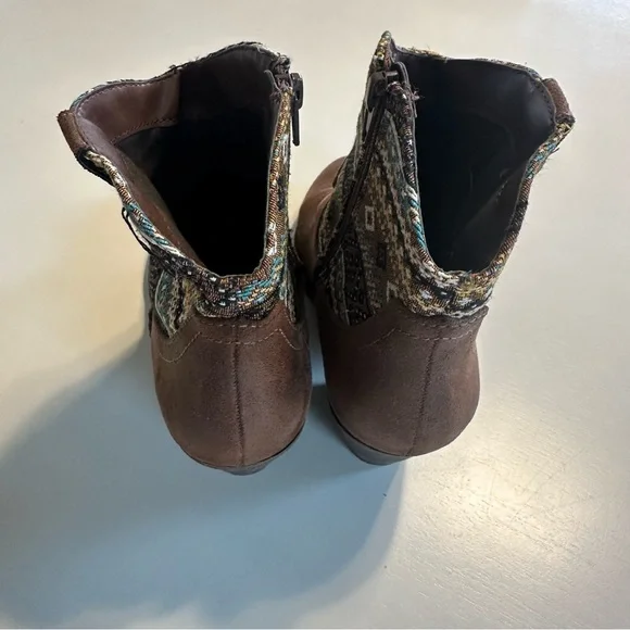 Jellypop Size 9 Brown Western Heeled Ankle Booties Cowgirl Woven Fabric Teal - Picture 4 of 7